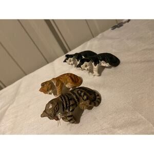 4 hanging cat statues